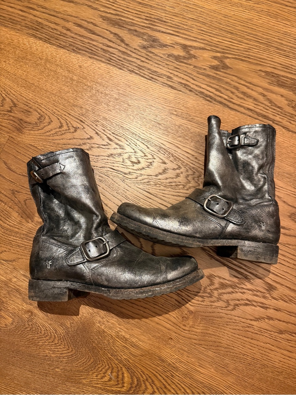 Frye metallic Leather Engineer Boots - Classic Buckle Design